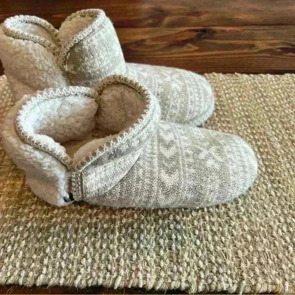 Original Muk Luks large, fuzzy booties, size 9/10, woman’s shoes, slippers - Picture 2 of 7